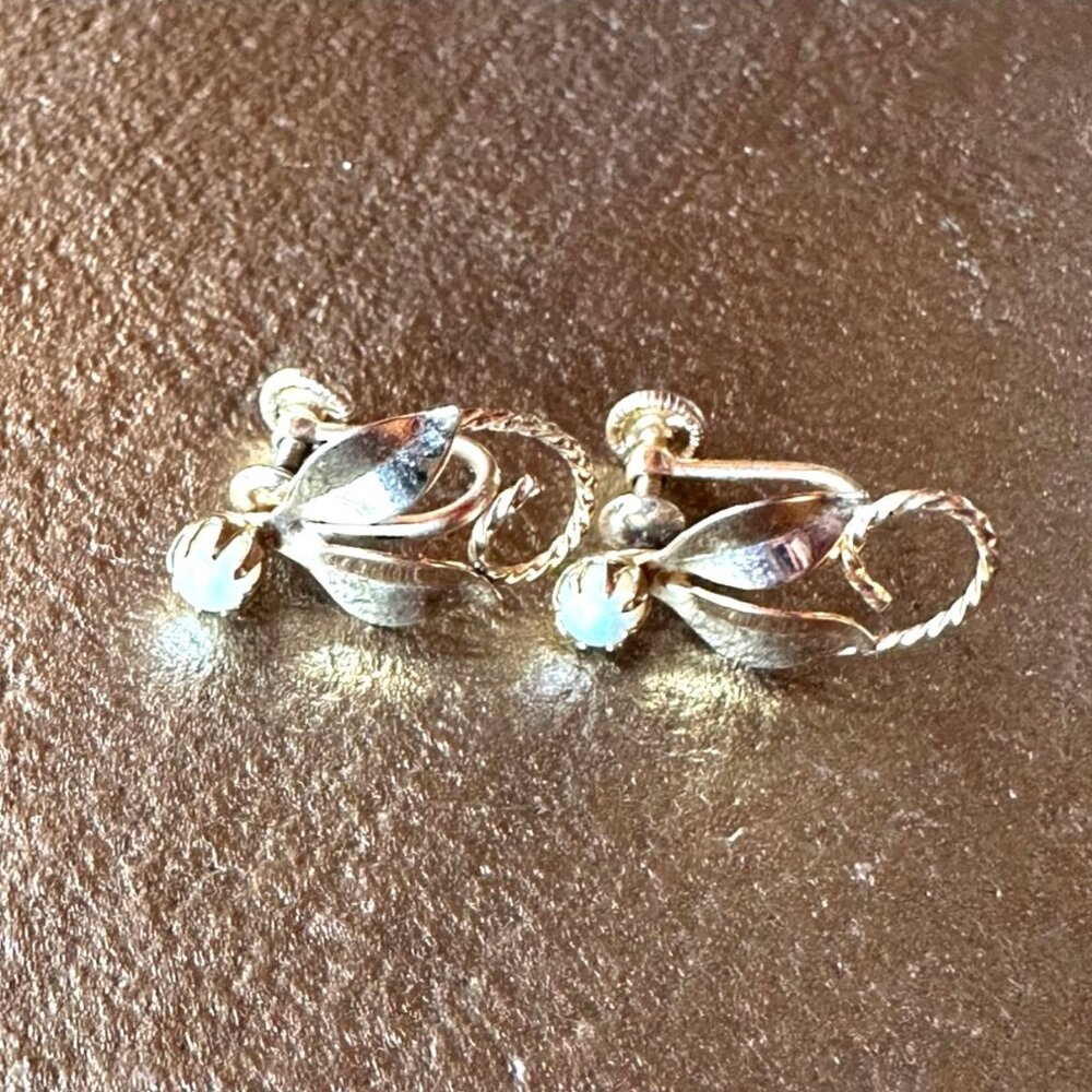 Vintage 1/20 12K Gold-Filled Screw Back Earrings With Twisted Loop & Leaf Design - Picture 2 of 10